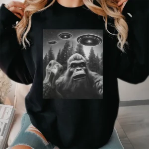 Funny Bigfoot & Turkey UFO Selfie Shirt Alien Thanksgiving Tee
