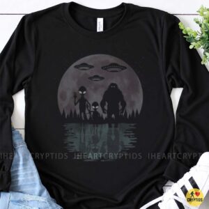Bigfoot Alien Family UFO Full Moon Reflection Cryptid Shirt
