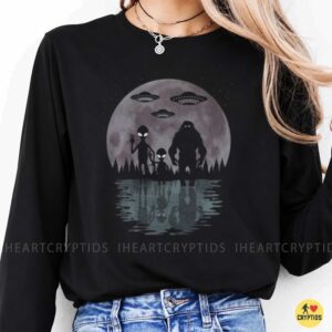 Bigfoot Alien Family UFO Full Moon Reflection Cryptid Shirt