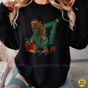 Bigfoot Santa Class Of 1967 Christmas Tree Lights 67th Birthday Holiday Funny Shirt