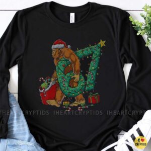 Bigfoot Santa Class Of 1967 Christmas Tree Lights 67th Birthday Holiday Funny Shirt