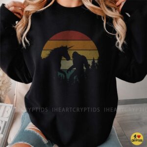 Bigfoot Vs Unicorn Retro Sunset Vintage Mythical Creatures Funny Shirt