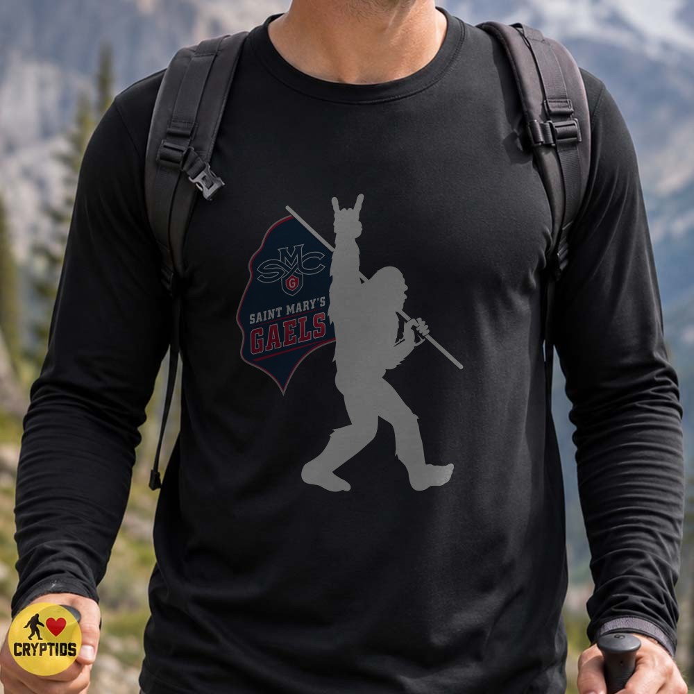 Saint Mary’s Gaels Bigfoot Flag T-Shirt, SMC Alumni Fan Gift 1 Saint Mary’s Gaels Bigfoot Flag Shirt