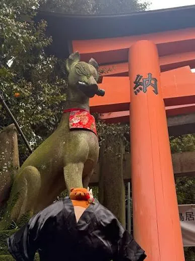 Kitsune Cryptid: Mythology, Sightings, Evidence, and Meaning 14 Fushimi Inari Taisha fox messenger statue Kyoto torii