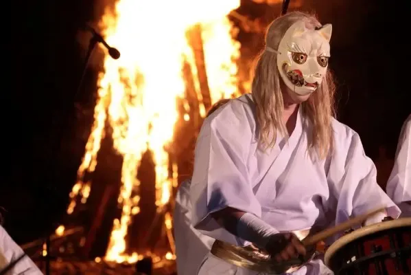 Kitsune Cryptid: Mythology, Sightings, Evidence, and Meaning 13 Nasu Sesshoseki Gojinka Festival torch procession nine tailed fox