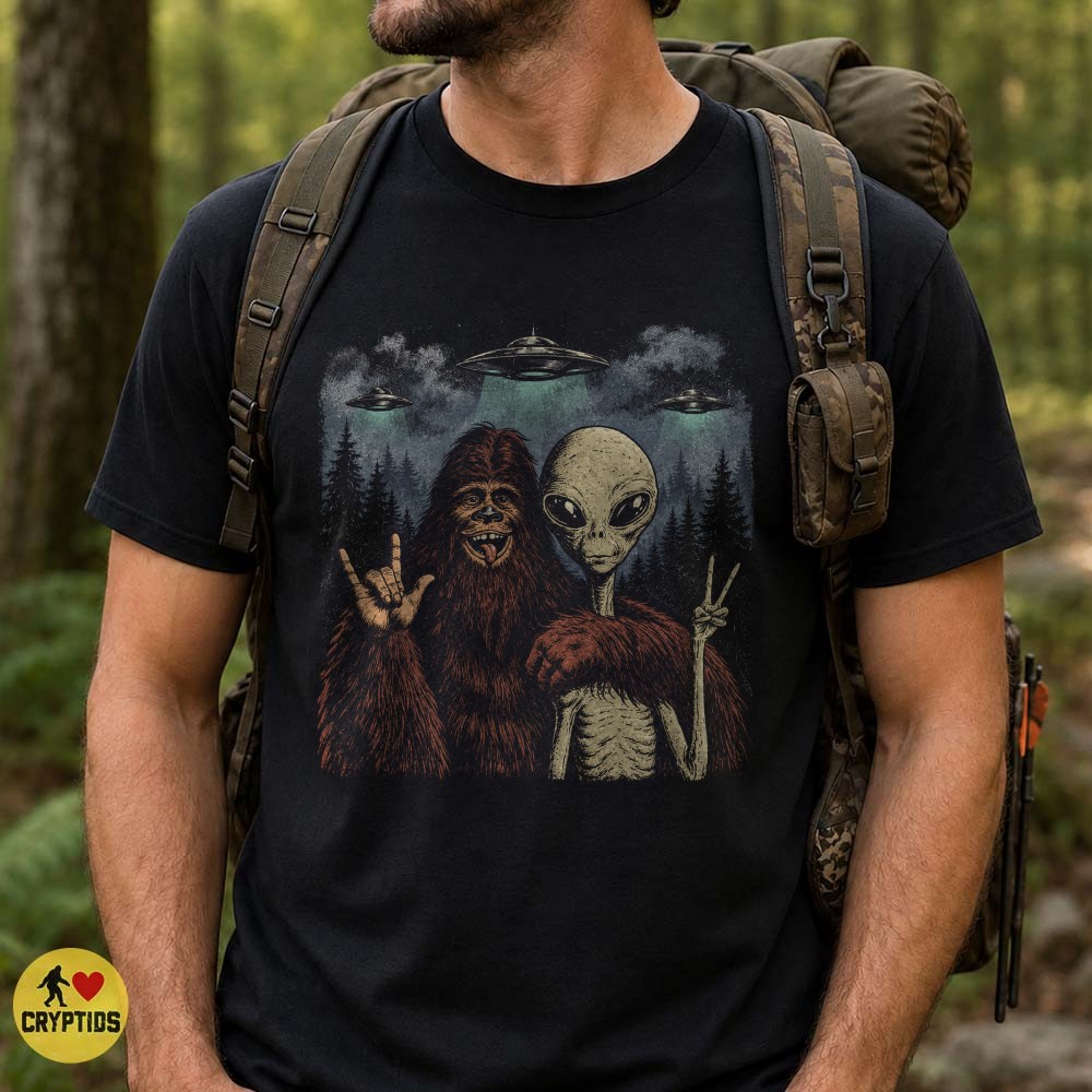 Bigfoot & Alien Best Friends Vintage UFO Funny T-Shirt 3 Bigfoot & Alien Best Friends Vintage UFO Funny Shirt