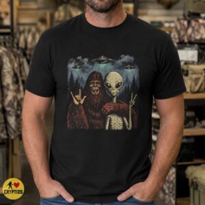 Bigfoot & Alien Best Friends Vintage UFO Funny T-Shirt 7 Bigfoot & Alien Best Friends Vintage UFO Funny Shirt