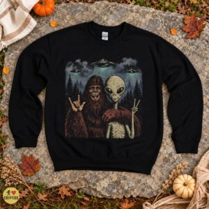 Bigfoot & Alien Best Friends Vintage UFO Funny Shirt