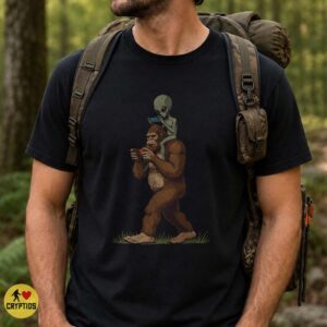 Bigfoot & Alien Playing Nintendo Switch T-Shirt 8 Bigfoot & Alien Playing Nintendo Switch Shirt