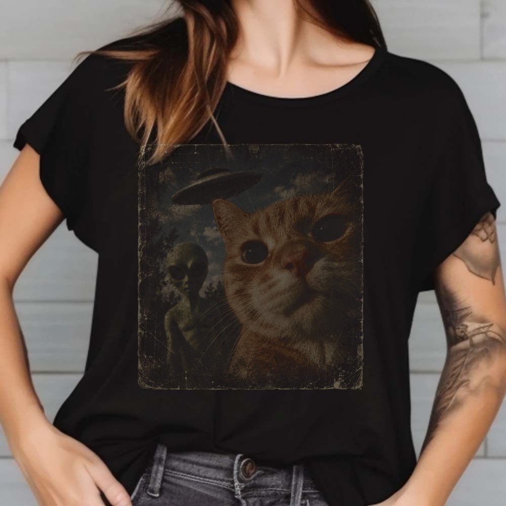 Funny Alien Cat UFO Selfie Vintage Paranormal T-Shirt 2 Funny Alien Cat UFO Selfie Vintage Paranormal Shirt